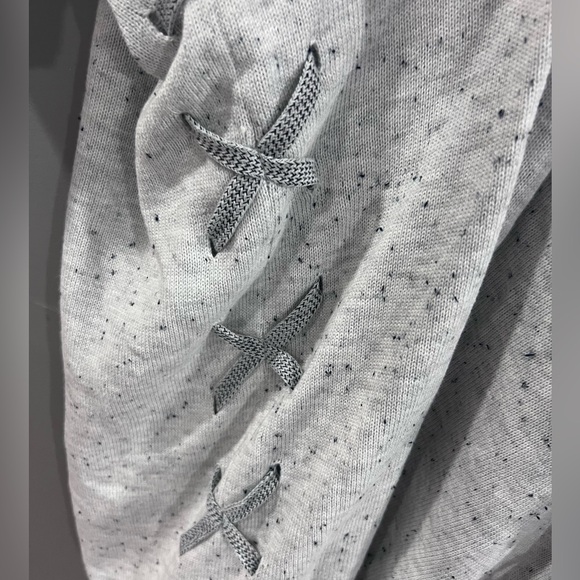 Cabi grey short sleeve hooded shirt - Picture 4 of 4